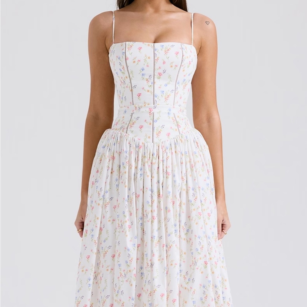 house of cb “ysabella” dress in white posy print!